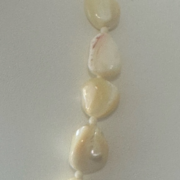 Mother of Pearl Balamuti Style Vintage Necklace with nugget shaped shell beads - Picture 6 of 10